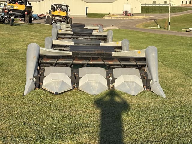 Image of Gleaner 438A equipment image 1