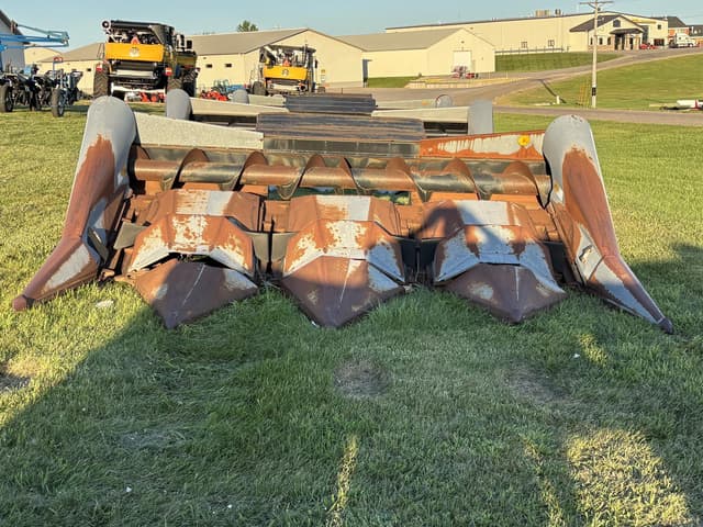 Image of Gleaner 438A equipment image 1