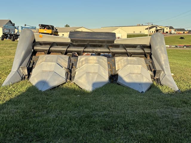 Image of Gleaner 438A equipment image 1