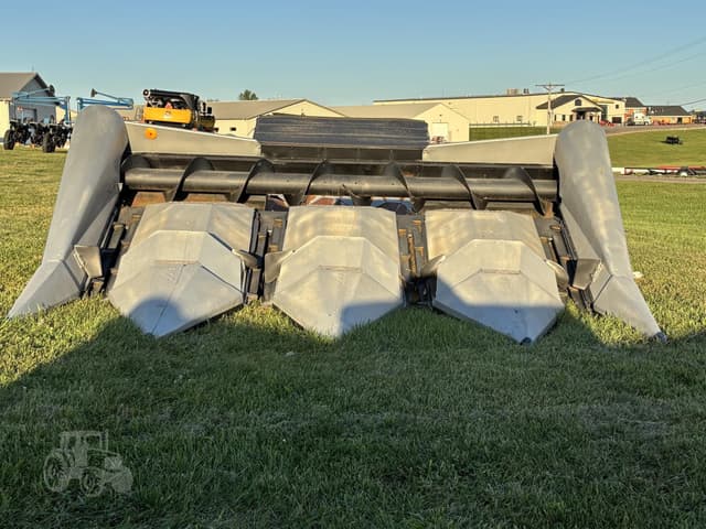 Image of Gleaner 438A equipment image 1