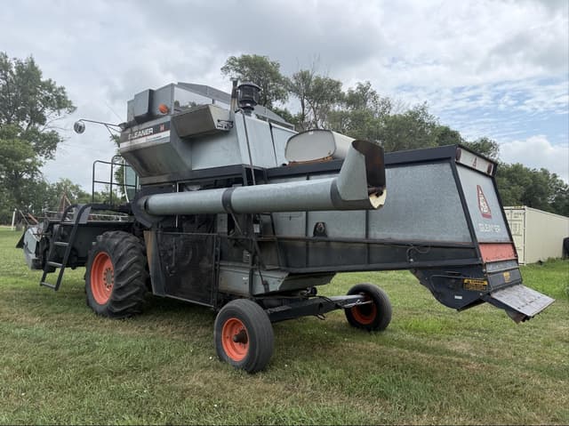 Image of Gleaner M equipment image 2