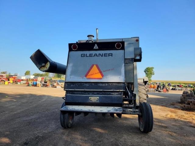 Image of Gleaner M2 equipment image 3