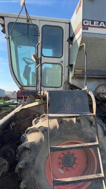 Image of Gleaner M2 equipment image 1