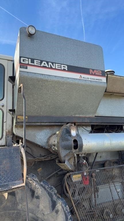 Image of Gleaner M2 equipment image 2
