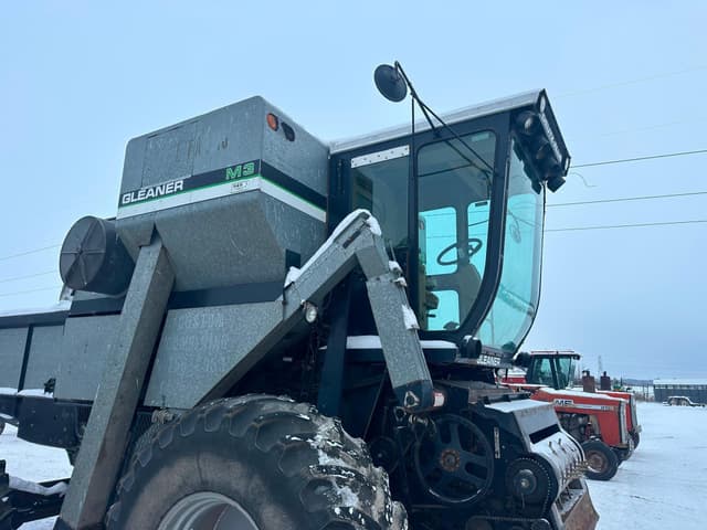 Image of Gleaner M3 equipment image 1