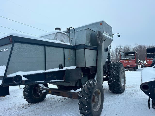 Image of Gleaner M3 equipment image 3