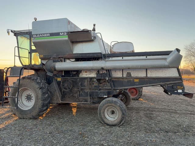 Image of Gleaner M2 equipment image 2