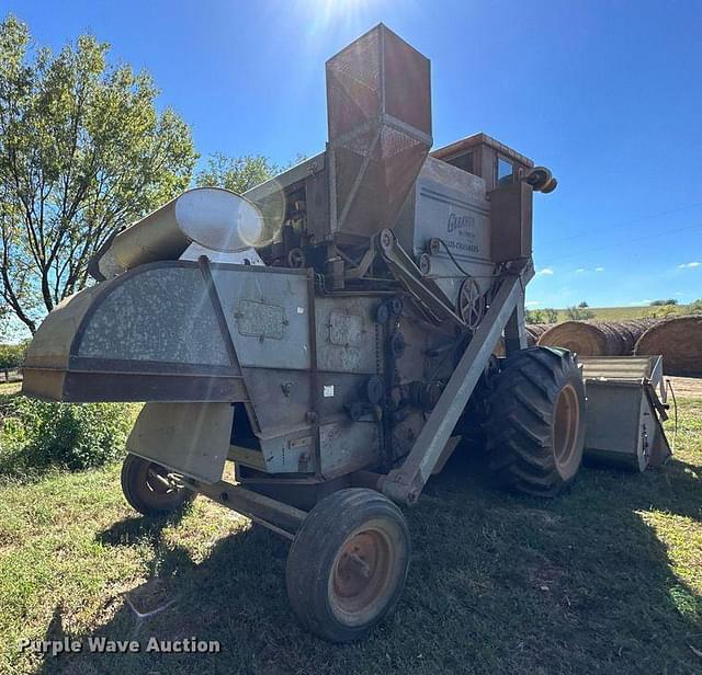 Image of Gleaner E equipment image 4