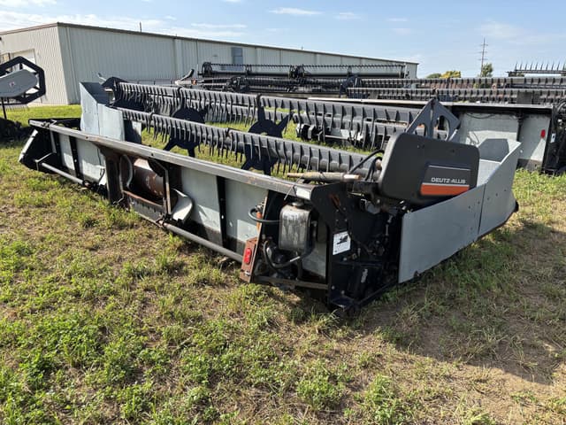 Image of Gleaner 320 equipment image 4