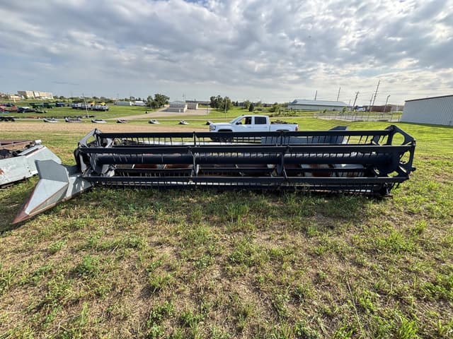 Image of Gleaner 320 equipment image 1