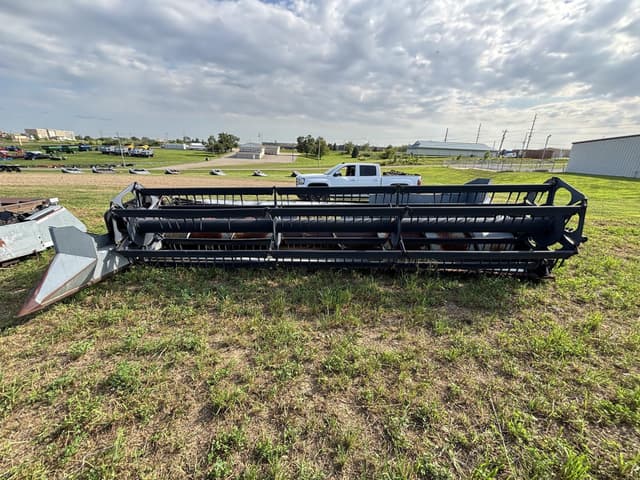 Image of Gleaner 320 equipment image 1