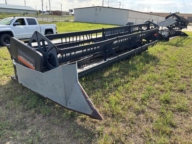 Image of Gleaner 320 equipment image 2