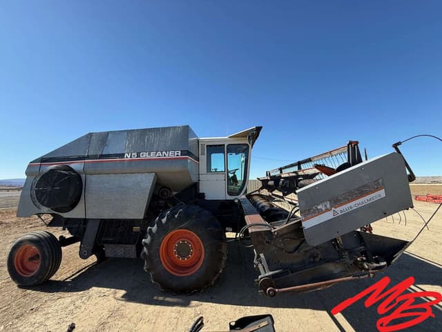 Image of Gleaner N5 equipment image 4