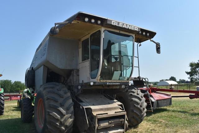 Image of Gleaner N6 equipment image 2