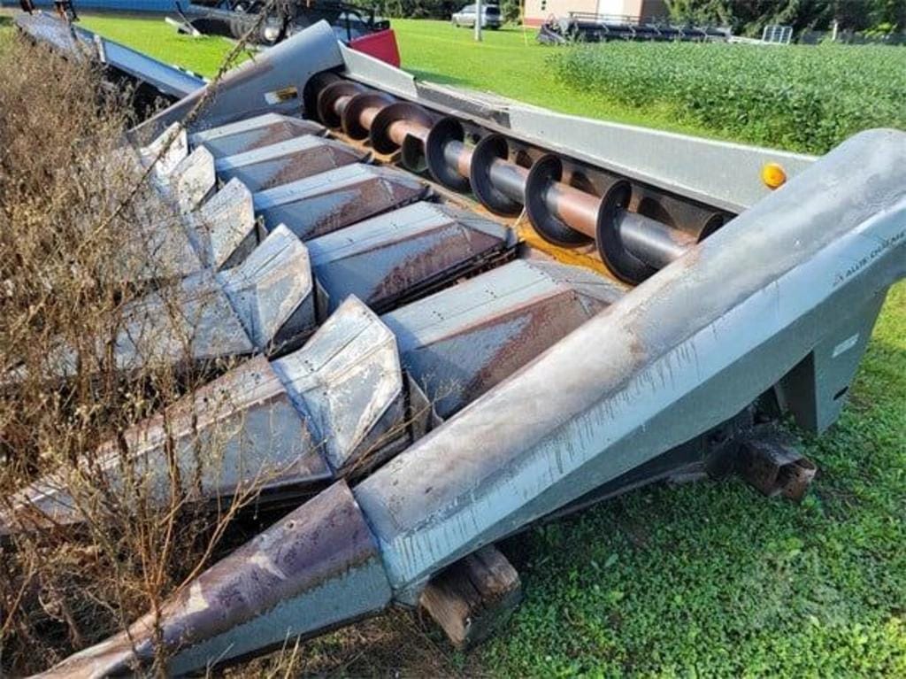 Gleaner N630 Equipment Image0