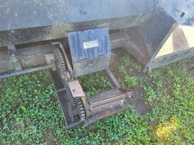 Image of Gleaner N630 equipment image 2