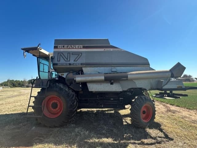 Image of Gleaner N7 equipment image 1