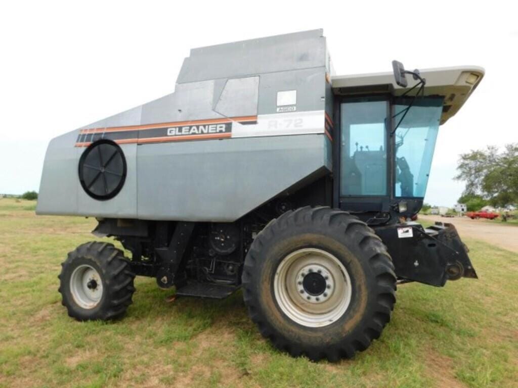 Main image Gleaner R72