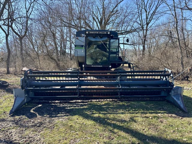 Image of Gleaner R40 equipment image 1