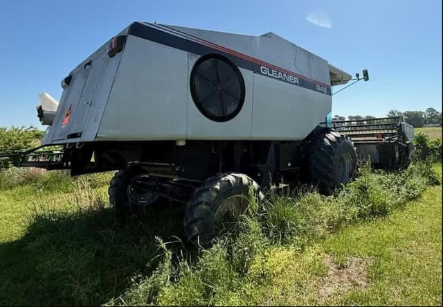 Image of Gleaner R42 equipment image 3