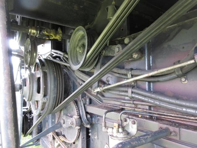Image of Gleaner R50 equipment image 4