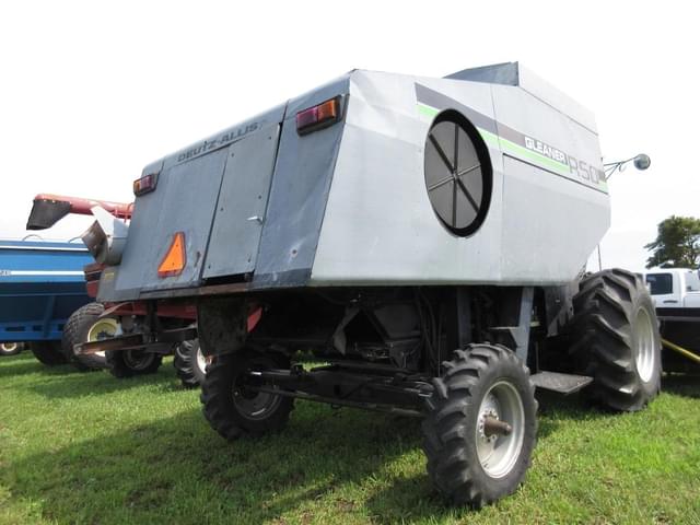 Image of Gleaner R50 equipment image 1