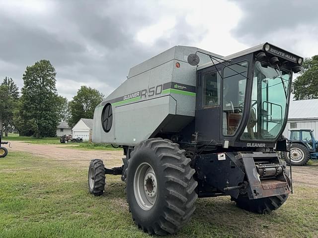 Image of Gleaner R50 equipment image 3