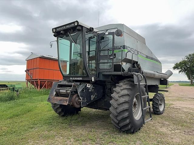 Image of Gleaner R50 equipment image 2