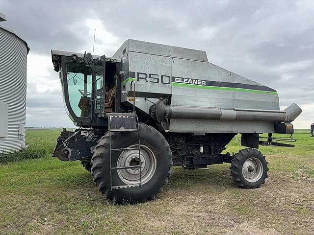 Image of Gleaner R50 equipment image 1