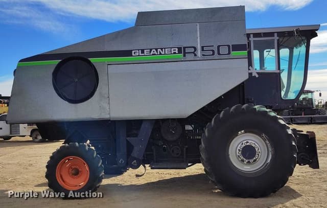 Image of Gleaner R50 equipment image 3