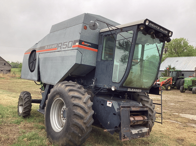 Image of Gleaner R50 equipment image 1