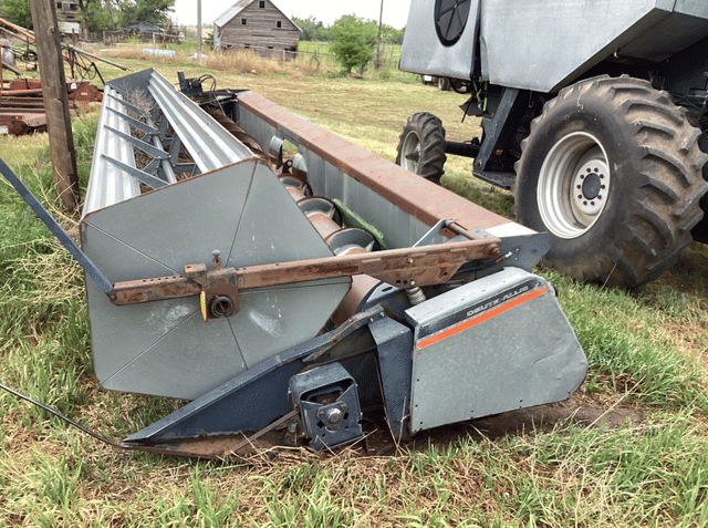 Image of Gleaner R50 equipment image 3