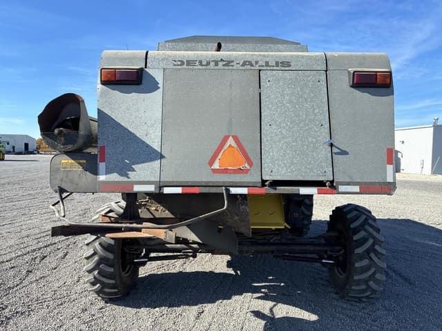 Image of Gleaner R50 equipment image 4