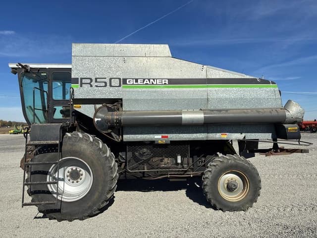 Image of Gleaner R50 equipment image 2