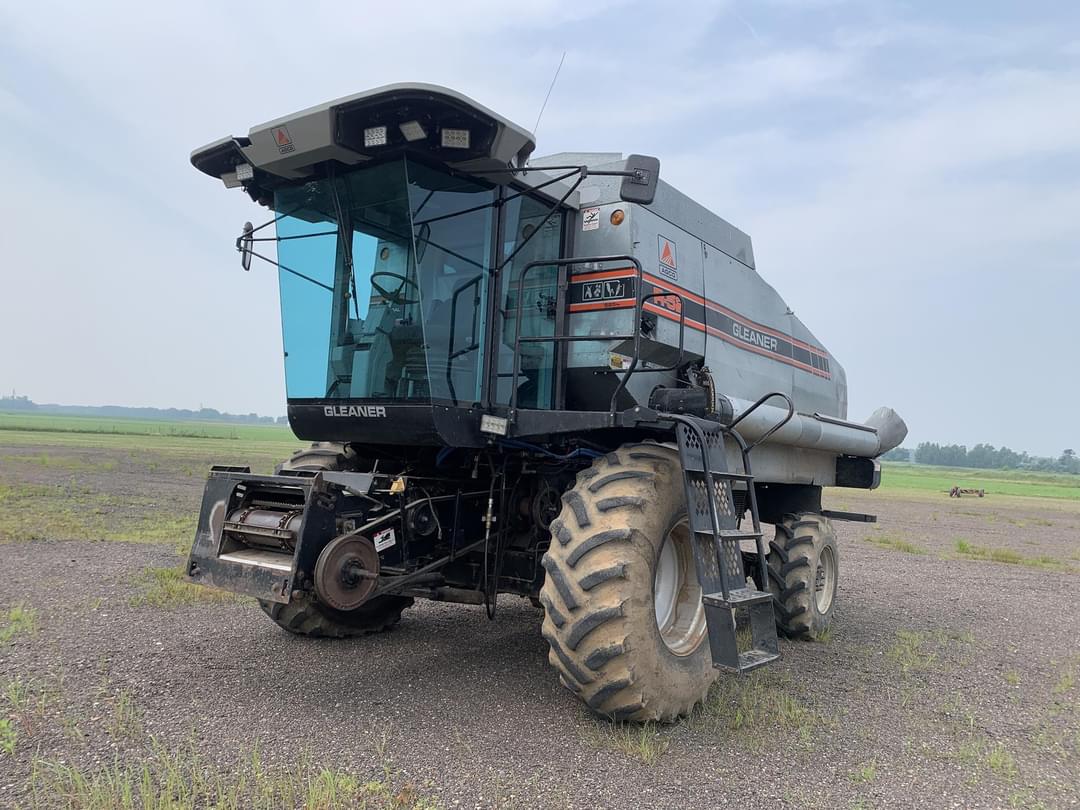 Image of Gleaner R52 Primary image