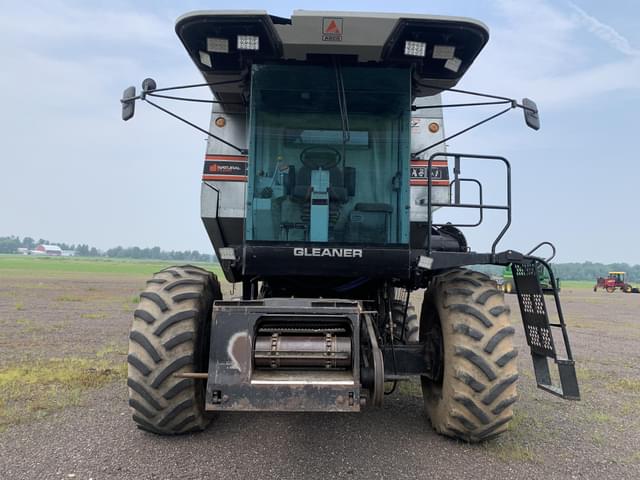 Image of Gleaner R52 equipment image 3
