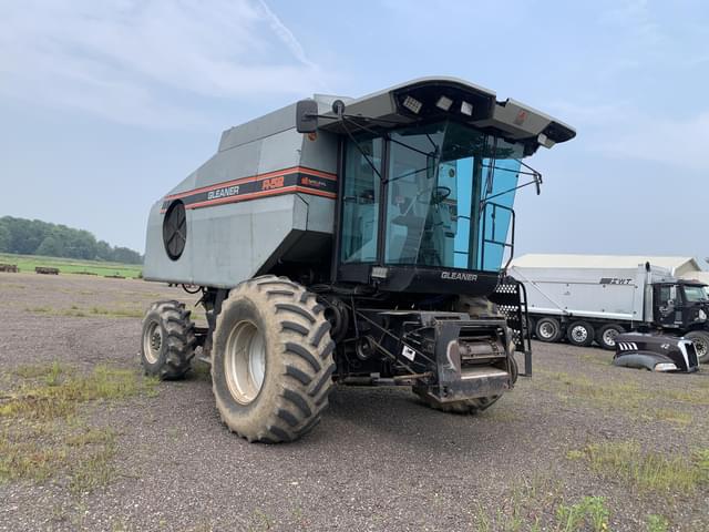 Image of Gleaner R52 equipment image 2