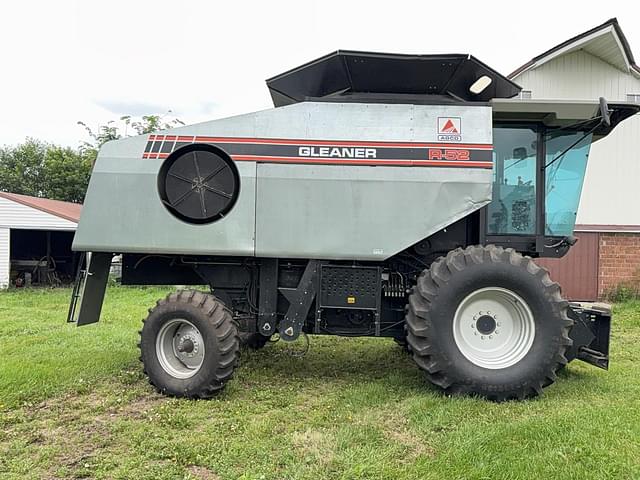 Image of Gleaner R52 equipment image 3
