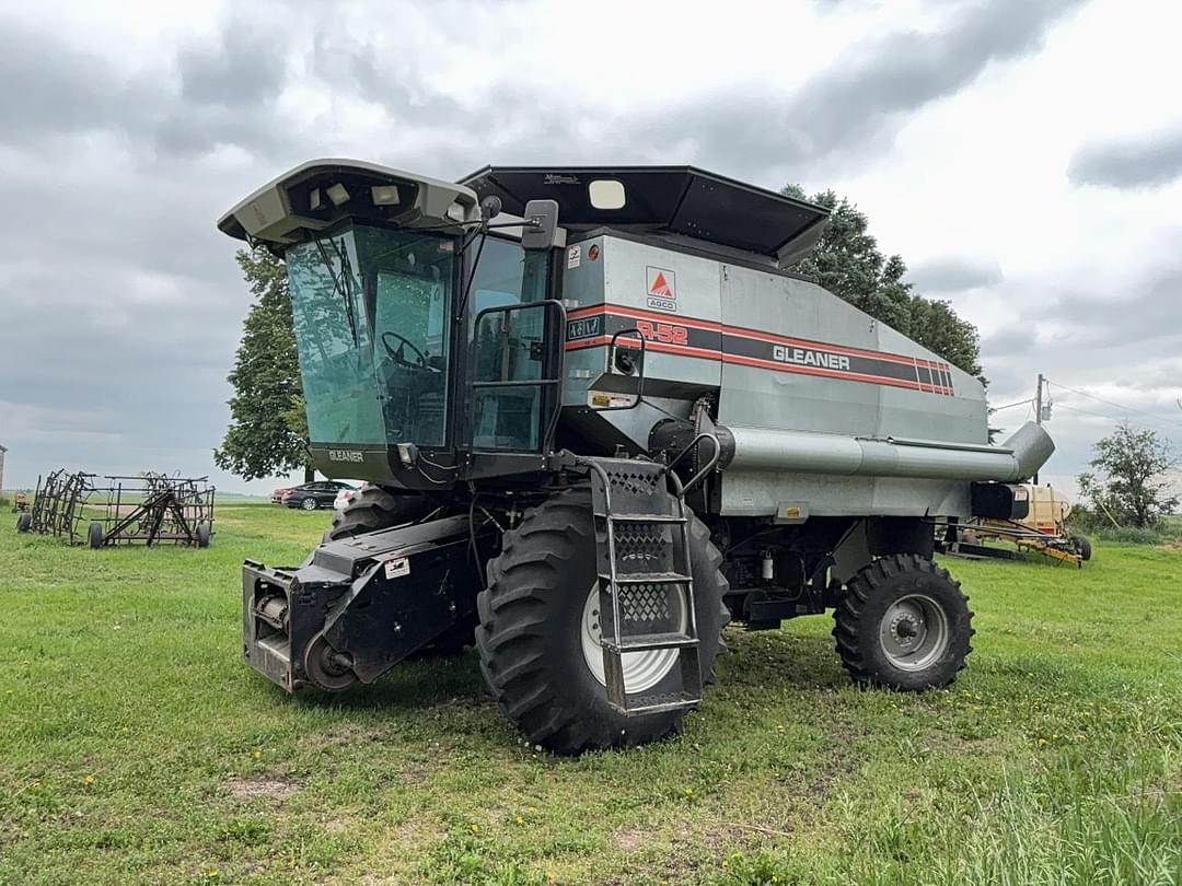 Image of Gleaner R52 Primary image