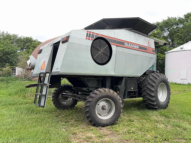 Image of Gleaner R52 equipment image 4