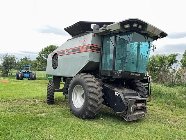 Image of Gleaner R52 equipment image 2