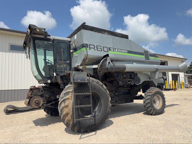 Image of Gleaner R60 equipment image 1