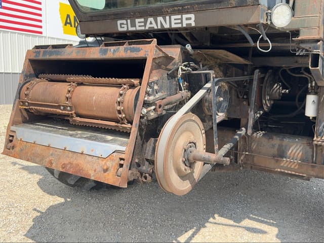 Image of Gleaner R60 equipment image 2