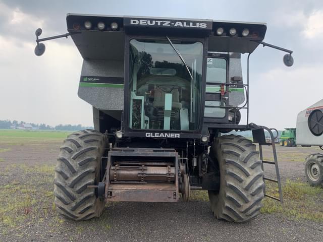 Image of Gleaner R60 equipment image 4