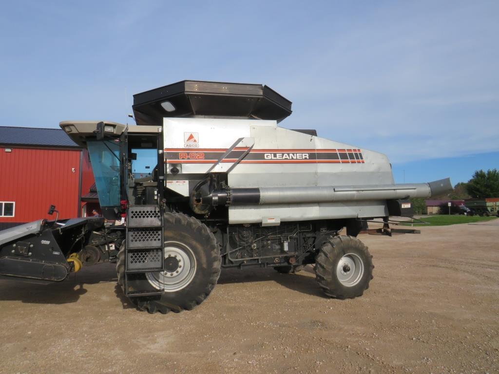 Image of Gleaner R62 Primary image