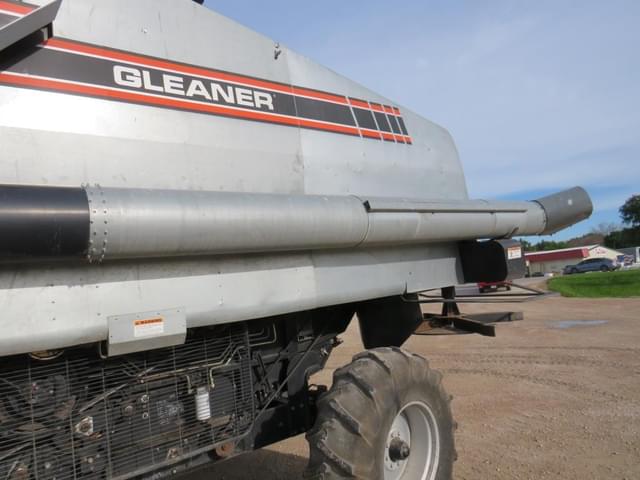 Image of Gleaner R62 equipment image 2