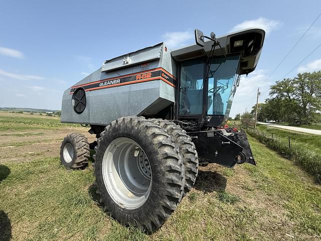 Image of Gleaner R62 equipment image 4