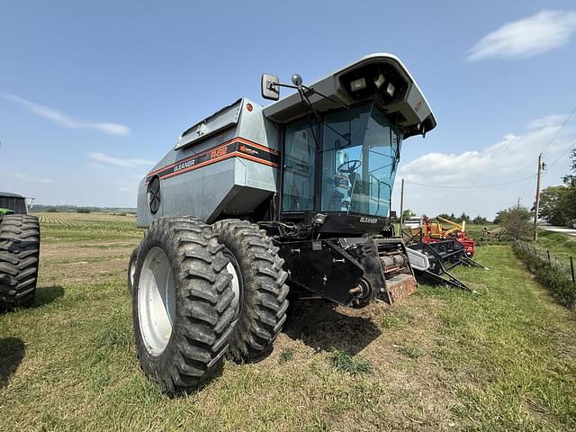 Image of Gleaner R62 equipment image 1