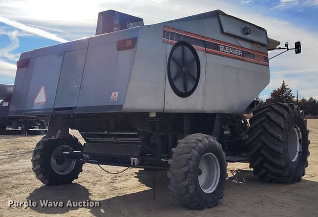 Image of Gleaner R62 equipment image 4