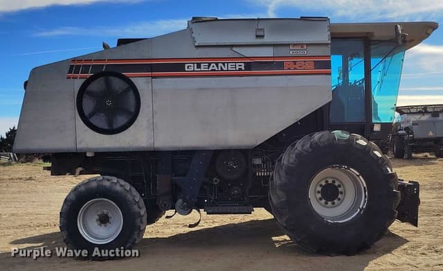 Image of Gleaner R62 equipment image 3